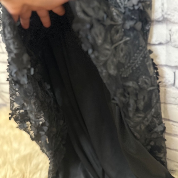Carmen Marc Valvo Black Lace and Floral Maxi Dress Size 12 - Picture 10 of 11